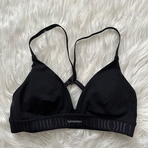 License to train Triangle Bra Light Support, A/B Cup *Logo